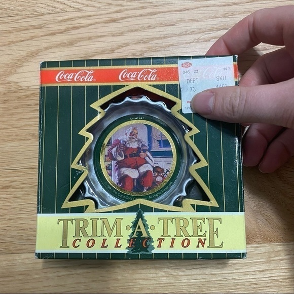 Coca Cola Vintage Santa Christmas Ornament Bottle Cap Tree NEW - Picture 2 of 4